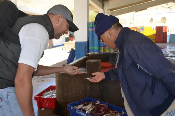 Artisanal fishers during a training session in Cabo Blanco